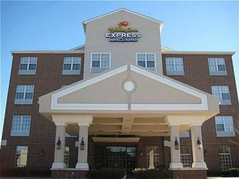 Holiday Inn Express Suites Addison