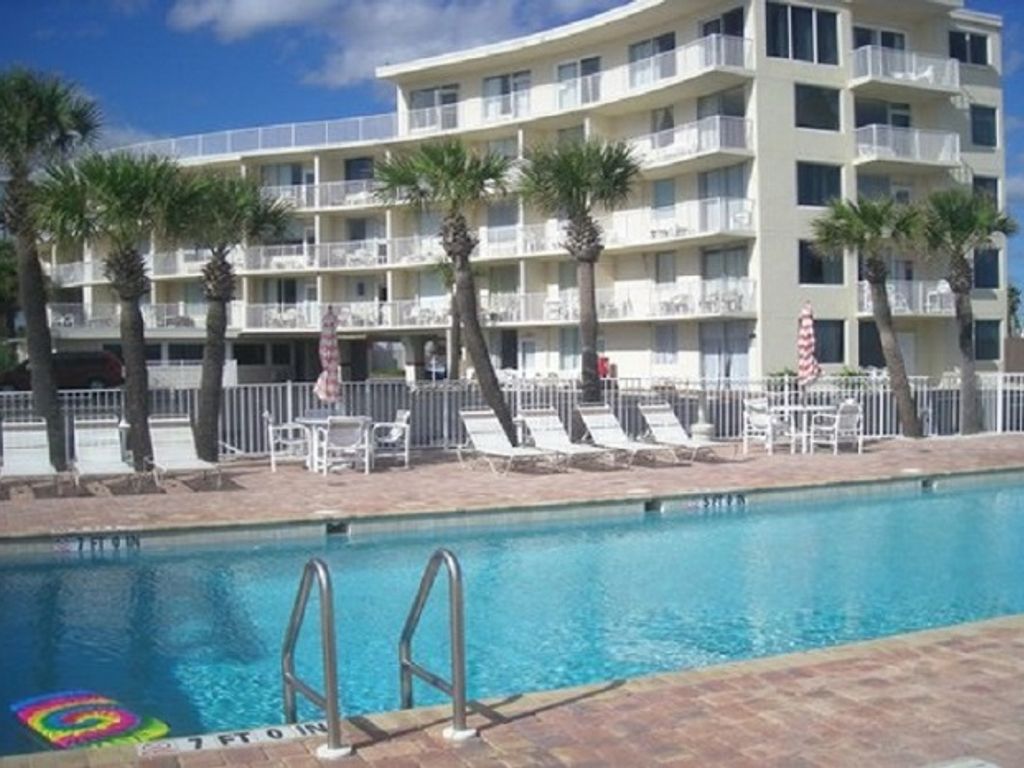 Sea Dip Beach Resort - Vacation Rental in Daytona Beach