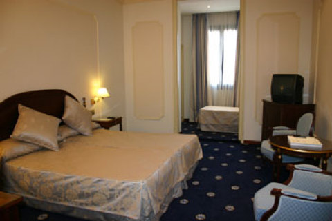 Ritz Roger De Lluria Hotel