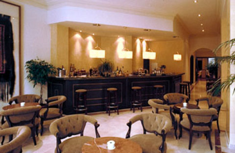 Ritz Roger De Lluria Hotel