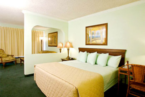 Boca Raton Plaza Hotel & Suites