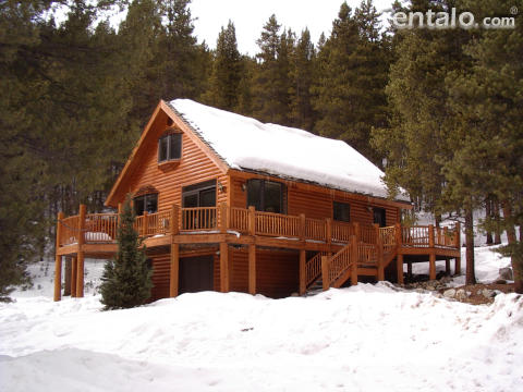 Modern log cabin- Secluded, yet close to the slope