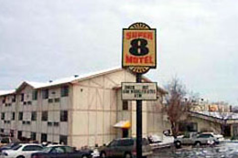 Super 8 motel close to Winstar Casino