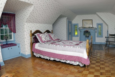 upstairs bedroom in carriage house 