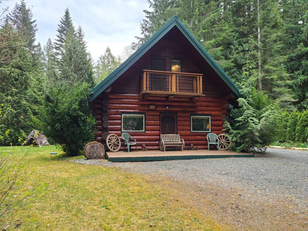 Mt. Baker Lodging Cabin #11 - Sleeps 7! - Vacation Rental in Glacier