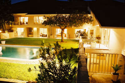 Capo Cabana Guest house - Tigerberg Hills - Bed and Breakfast in Cape Town