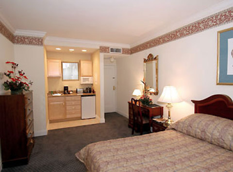 Seneca Hotel & Suites