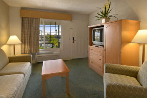 Ramada Limited & Suites Costa Mesa/Newport Bea