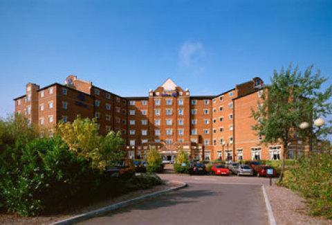 Dartford Hotel | Hilton Dartford Bridge