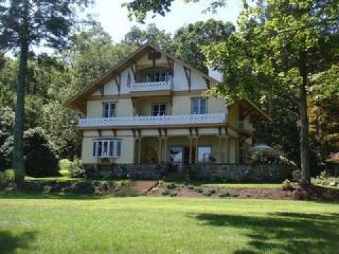 Bashan Lake Mansion - Vacation Rental in East Haddam