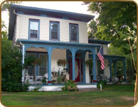 Aunt Dot's Victorian Bed and Breakfast - Bed and Breakfast in East Marion