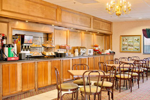 Ramada Inn and Suites - Franklin / Cool Springs