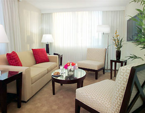 Gallery One - A Doubletree Guest Suites Hotel