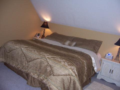 King Size Bedroom - Helen Vacation Homes