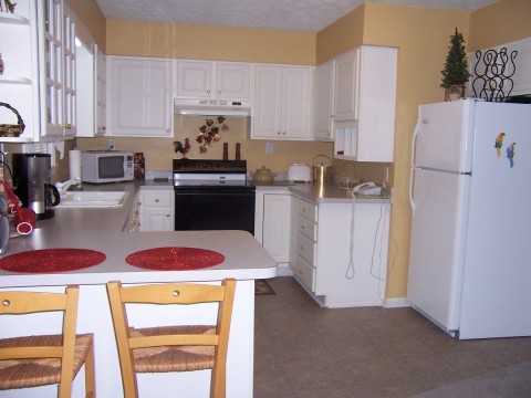 Fully equipped Kitchen - Helen Vacation Homes