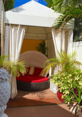 Outside Cabana with Round Bed