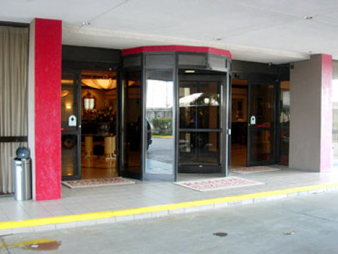 Ramada Plaza Hotel Near the Galleria