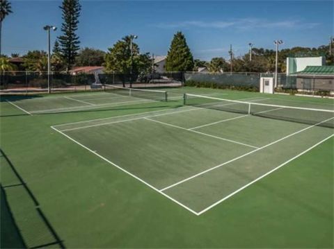 public tennis court