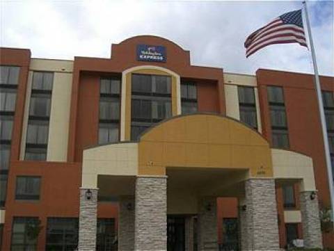 Holiday Inn Express and Suites Airport South