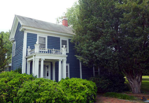 The Blue House - Vacation Rental in Irvington