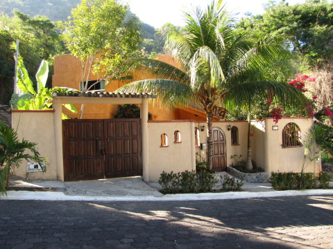 Beautiful, Spacious 3BR/3BA Home, Close to Beaches - Vacation Rental in Ixtapa Zihuatanejo Troncones