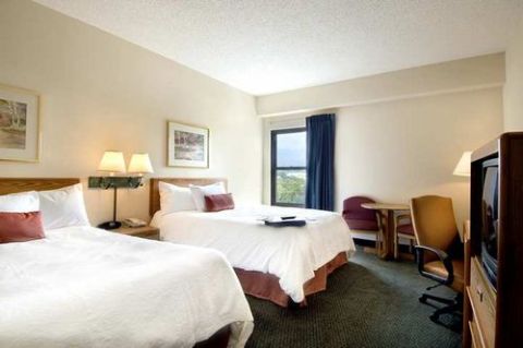 Lawrence Hotel | HAMPTON INN LAWRENCE KS