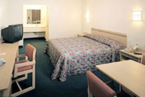 Lawrence Hotel | Motel 6 Lawrence KS