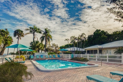places to stay in longboat key