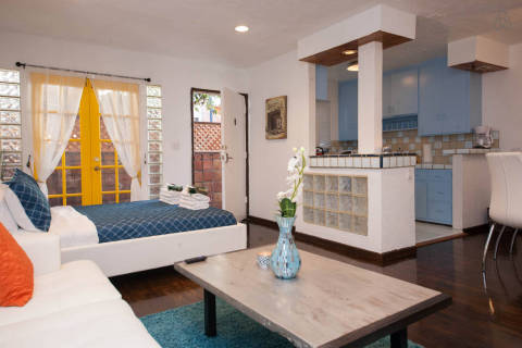 628 Spanish Style Flat Hwood w Parking!  - Vacation Rental in Los Angeles