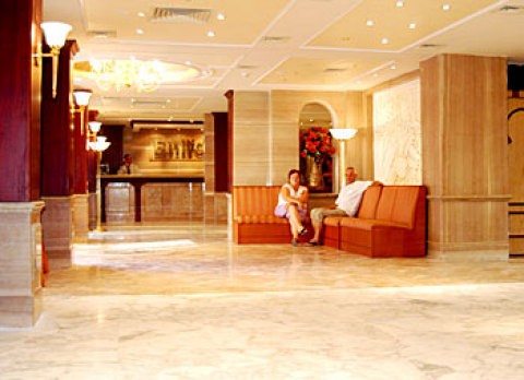 Emilio Hotel Luxor