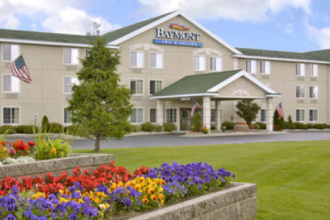 Baymont Inn and Suites Mackinaw