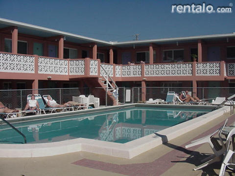 Holiday Isles Resort - Hotel in Madeira Beach