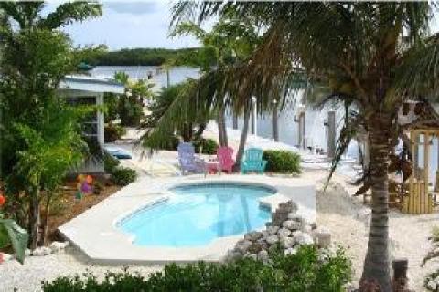 Tropical Mystique, Heated Pool, Wide Canal - Vacation Rental in Marathon