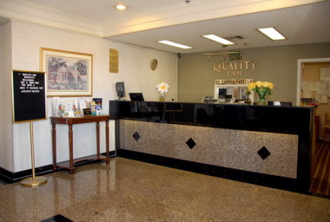 Quality Inn - Hotel in Marietta