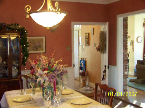 Dining room to kitchen