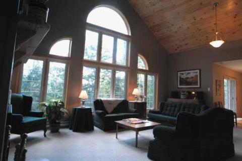 Heritage House - Luxury Private Waterfront Chalet - Vacation Rental in Mont Tremblant