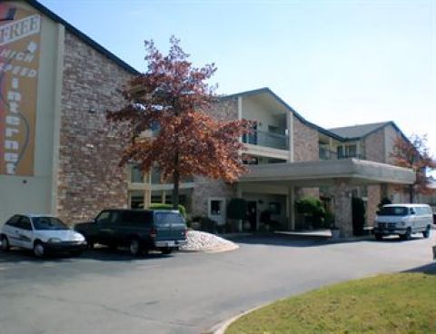 Oaktree Inn and Suites