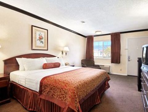 Pasadena Hotel | Ramada Inn Pasadena