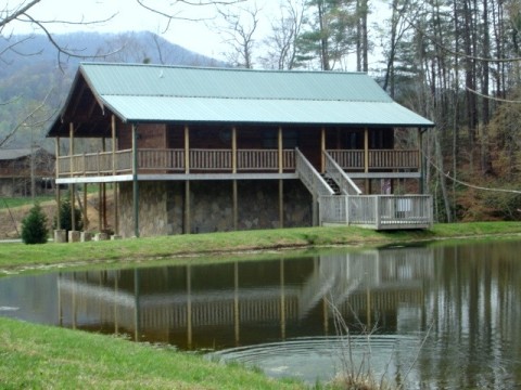 The Fishing Hole - Vacation Rental in Pigeon Forge