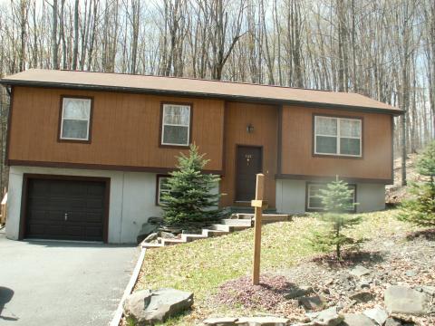 1523 Ridgeview Drive (The Hideout) - Vacation Rental in Poconos