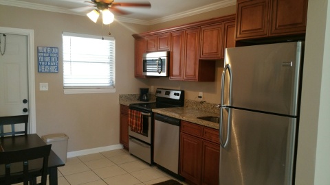 Beach Block Bungalow, Everything You Need - Vacation Rental in Pompano Beach