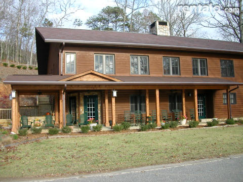 BLUE WATERS MOUNTAIN LODGE - Bed and Breakfast in Robbinsville