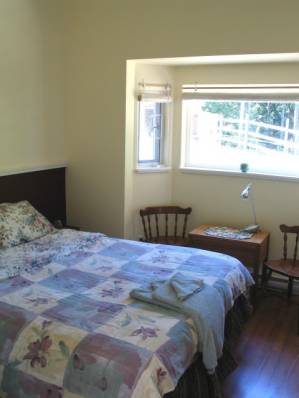Suite bedroom - Salt Spring Island Bed and Breakfasts