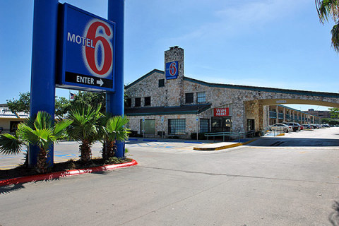 Motel 6 San Antonio Downtown - Market Square - Hotel in San Antonio