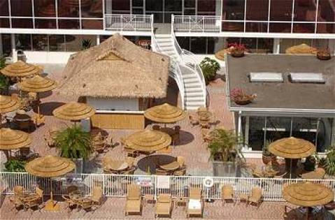 El Tropicano Holiday Inn Riverwalk Hotel