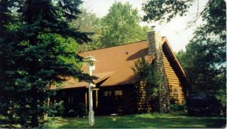Shawano Area Log Cabin - Secluded, cozy, rustic - Vacation Rental in Shawano