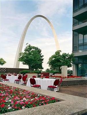 Crowne Plaza Riverfront at the Arch