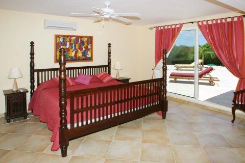 Yellow bedroom - St Maarten Vacation Homes