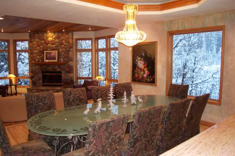 DINING ROOM WITH GREAT VIEWS OF SKI AREA!