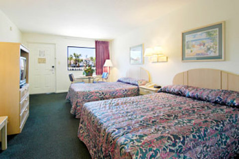 Howard Johnson Inn and Suites - Tampa Airport Area